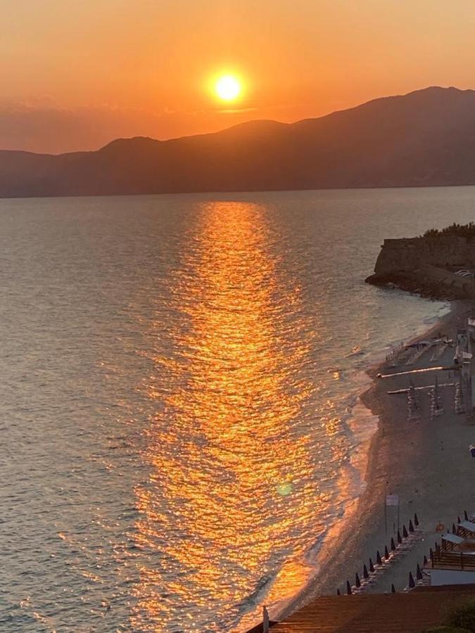 Appartamenti La Terrazza Sulle Ghiaie - Goelba 费拉约港 外观 照片