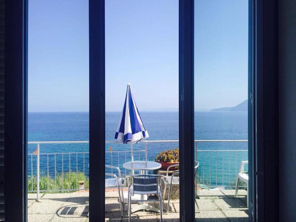 Appartamenti La Terrazza Sulle Ghiaie - Goelba 费拉约港 外观 照片