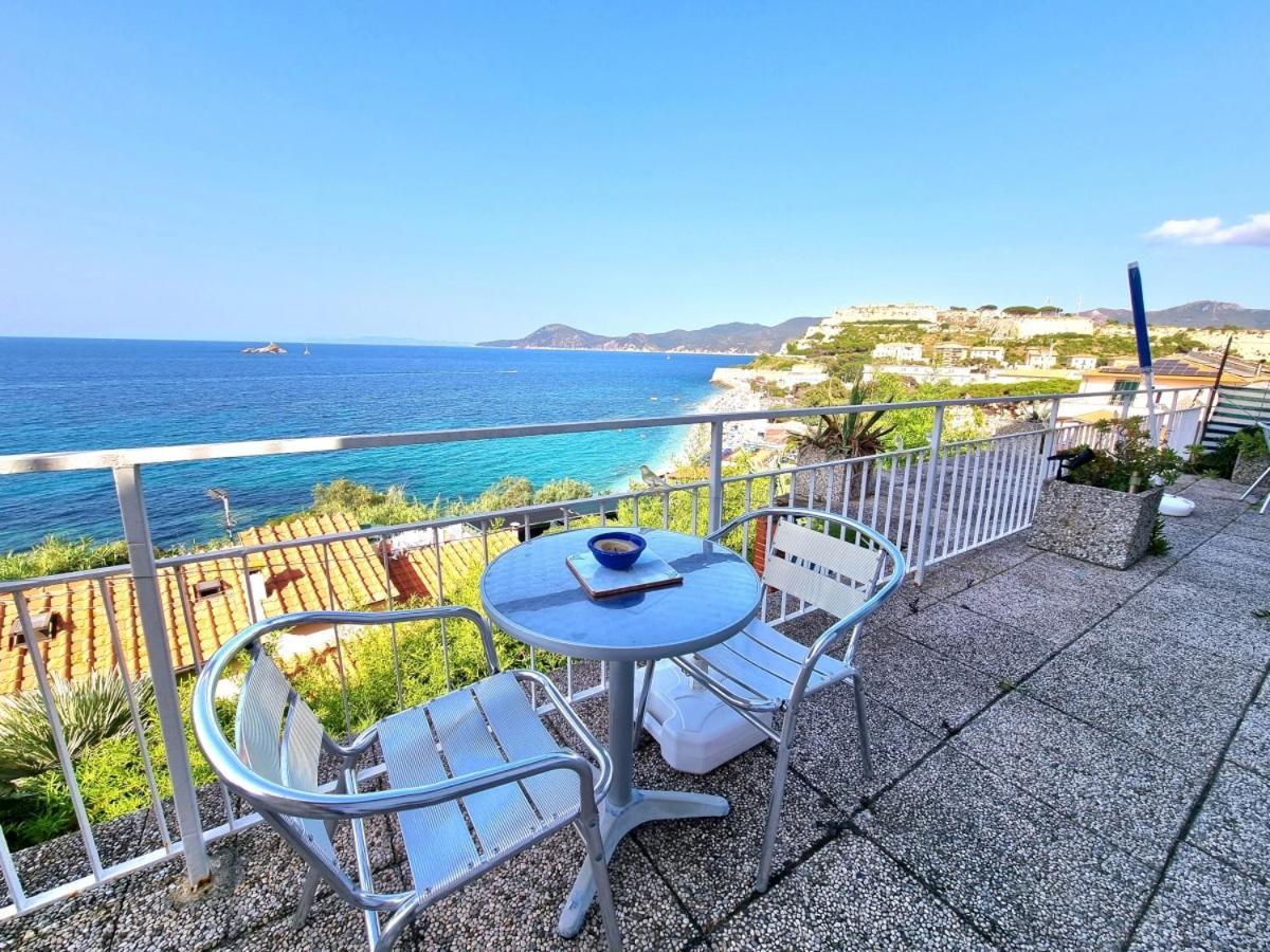 Appartamenti La Terrazza Sulle Ghiaie - Goelba 费拉约港 外观 照片