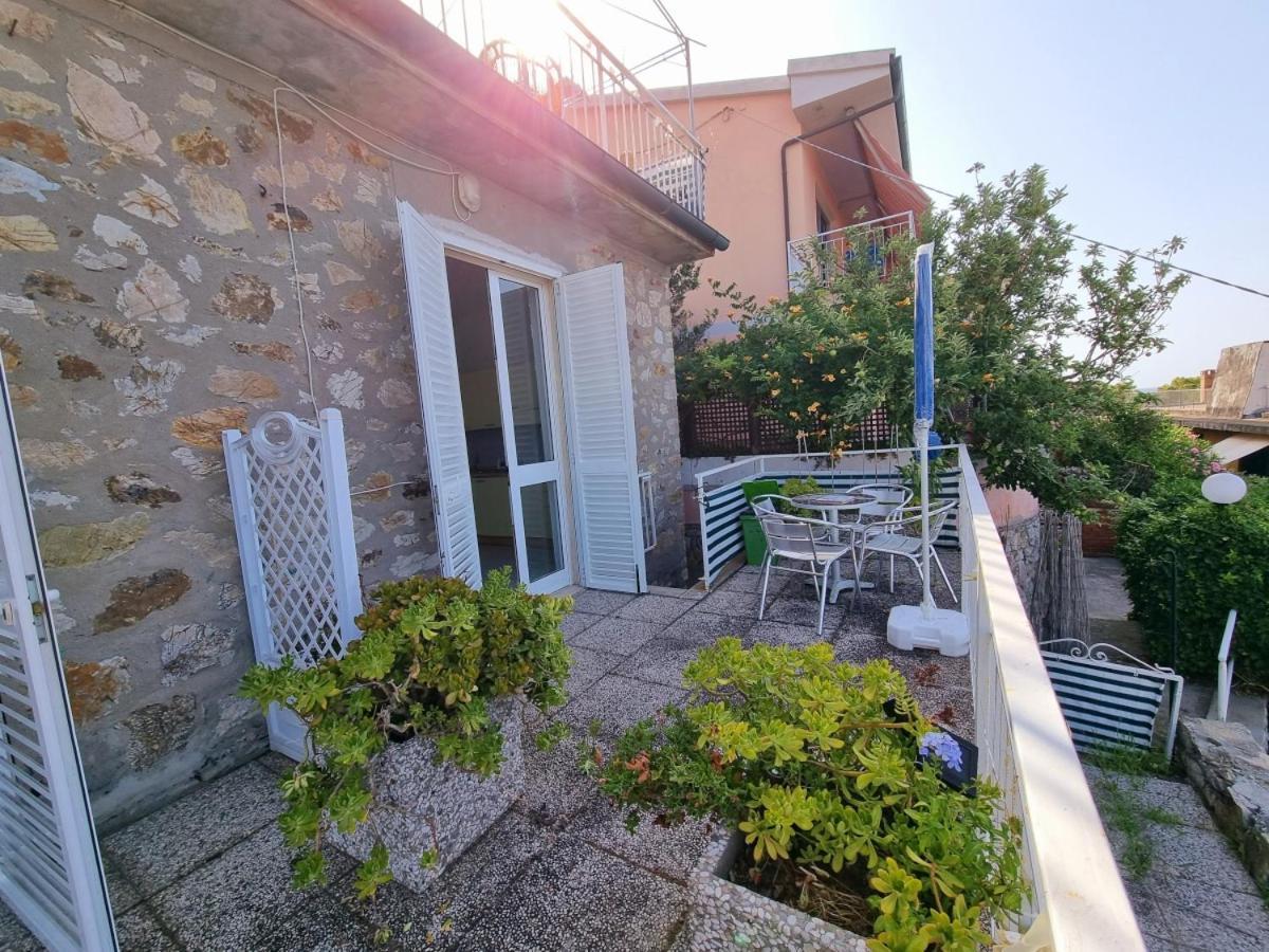 Appartamenti La Terrazza Sulle Ghiaie - Goelba 费拉约港 外观 照片