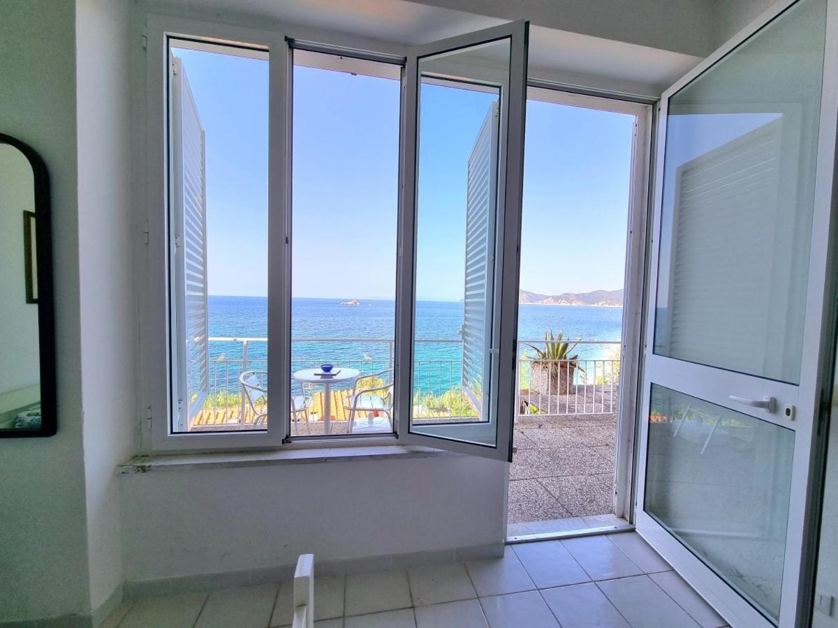 Appartamenti La Terrazza Sulle Ghiaie - Goelba 费拉约港 外观 照片
