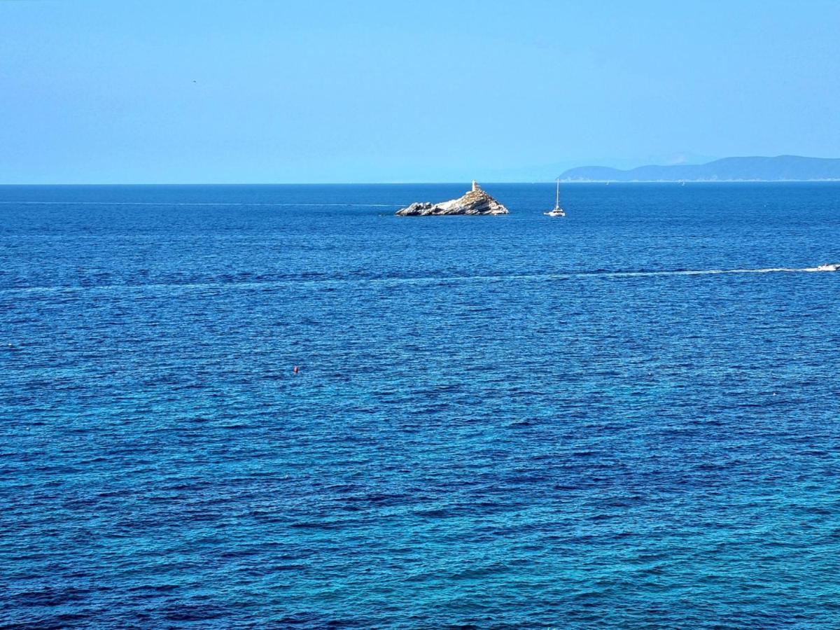 Appartamenti La Terrazza Sulle Ghiaie - Goelba 费拉约港 外观 照片