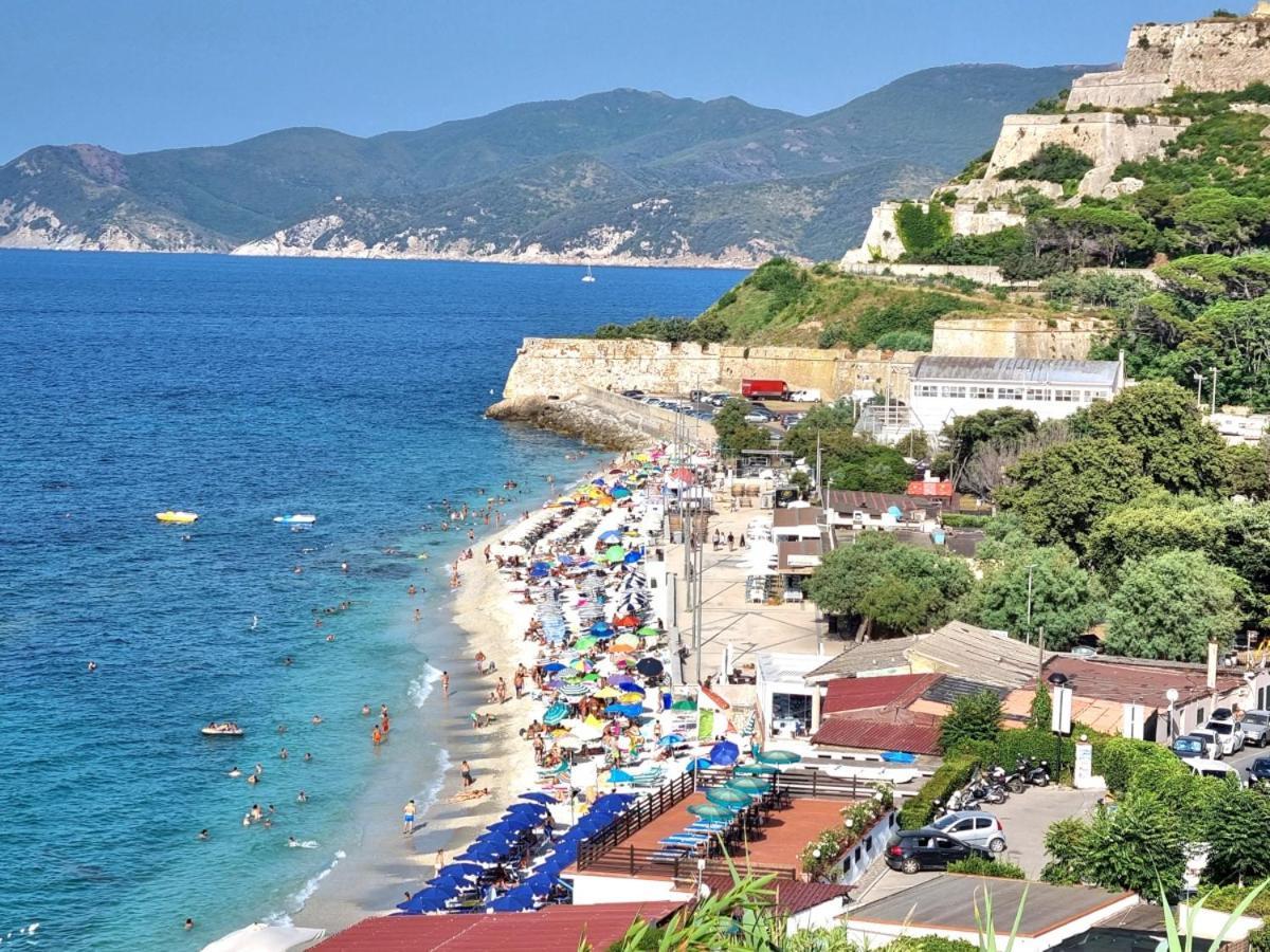 Appartamenti La Terrazza Sulle Ghiaie - Goelba 费拉约港 外观 照片