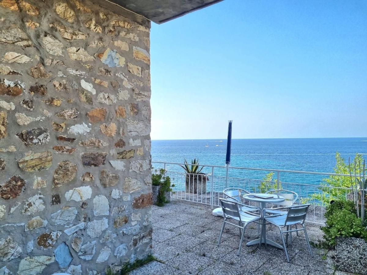 Appartamenti La Terrazza Sulle Ghiaie - Goelba 费拉约港 外观 照片