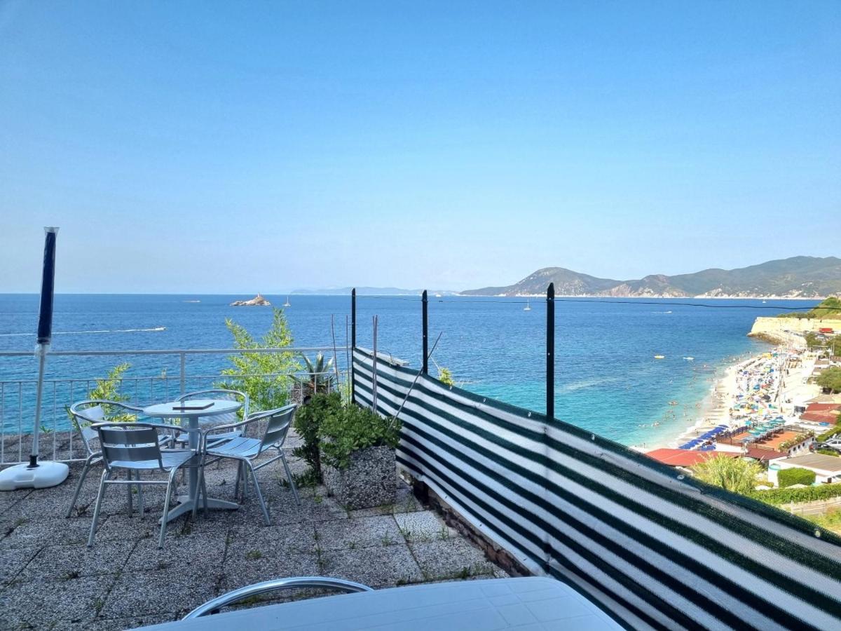 Appartamenti La Terrazza Sulle Ghiaie - Goelba 费拉约港 外观 照片