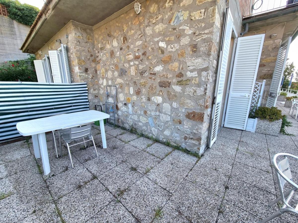 Appartamenti La Terrazza Sulle Ghiaie - Goelba 费拉约港 外观 照片